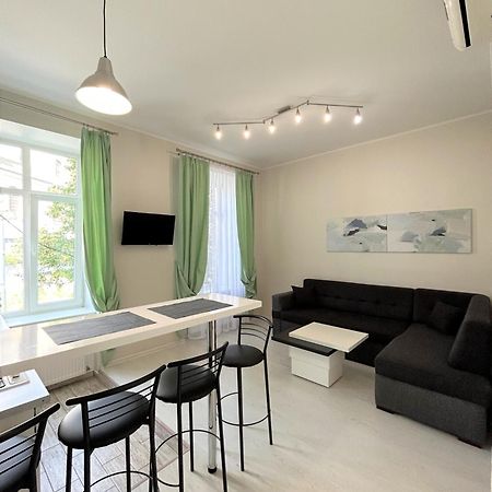 Modern Apartment In Old City Center Lviv Kültér fotó