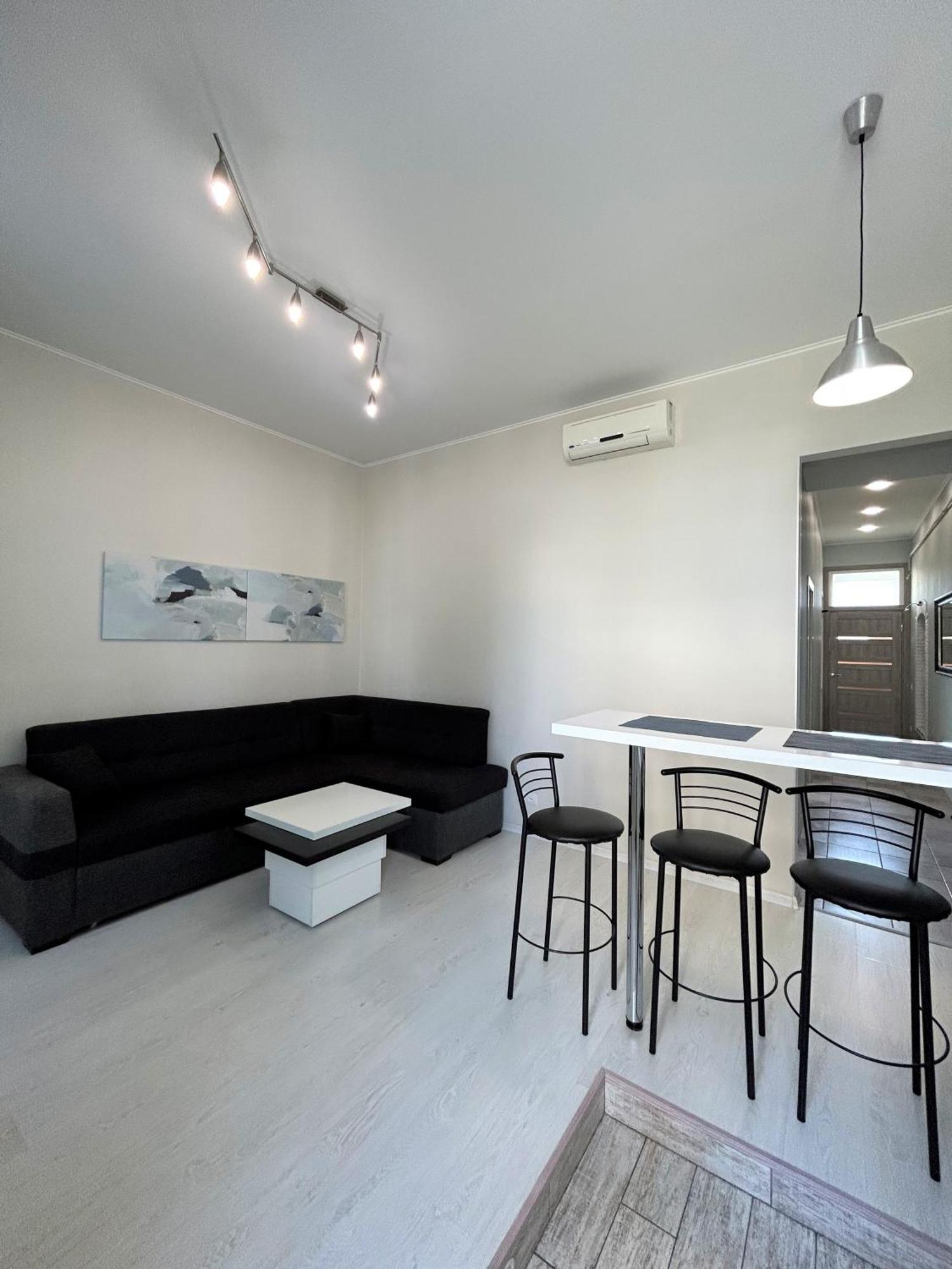 Modern Apartment In Old City Center Lviv Kültér fotó