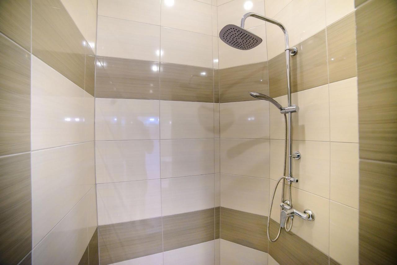 Modern Apartment In Old City Center Lviv Kültér fotó